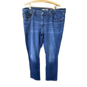 Levi’s 414 relaxed straight women’s size W33 L 32.